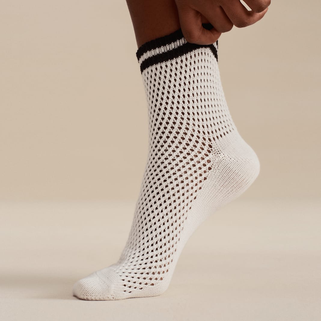 Women's Vintage Stripes Open Knit Quarter Socks - Image 2