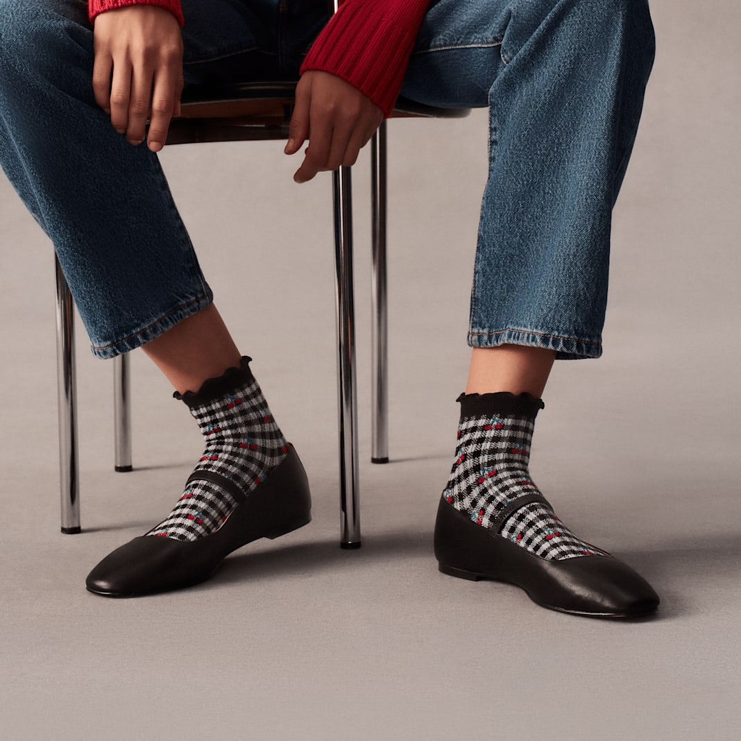 Women's Ruffle Rib Quarter Socks - Image 2
