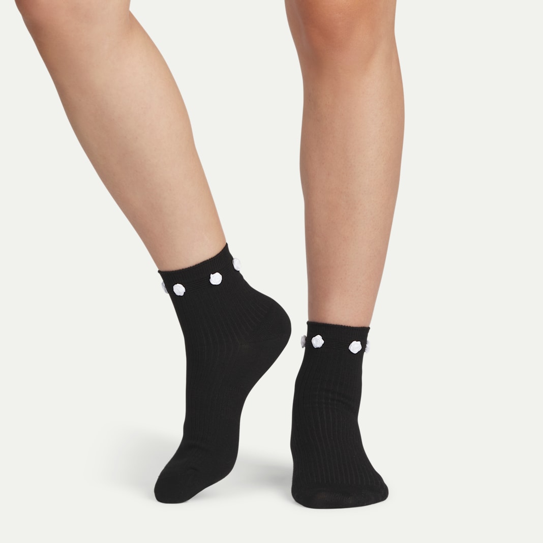 Women's Rosette True Rib Quarter Socks - Image 3